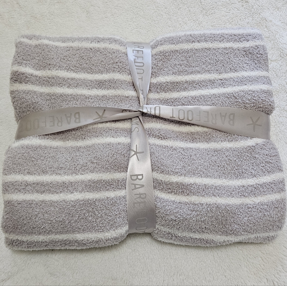 NEW! Barefoot Dreams CozyChic Throw Blanket - Picture 2 of 4